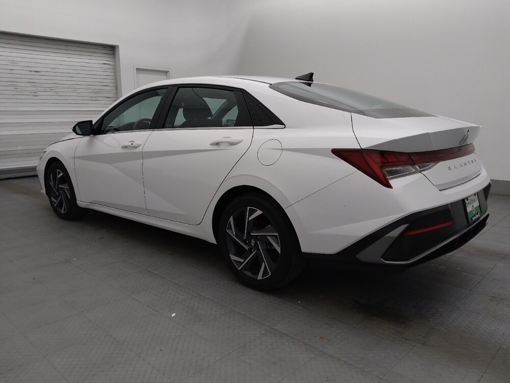 2025 Hyundai Elantra in Bradenton, FL 34207 - 18121957 3