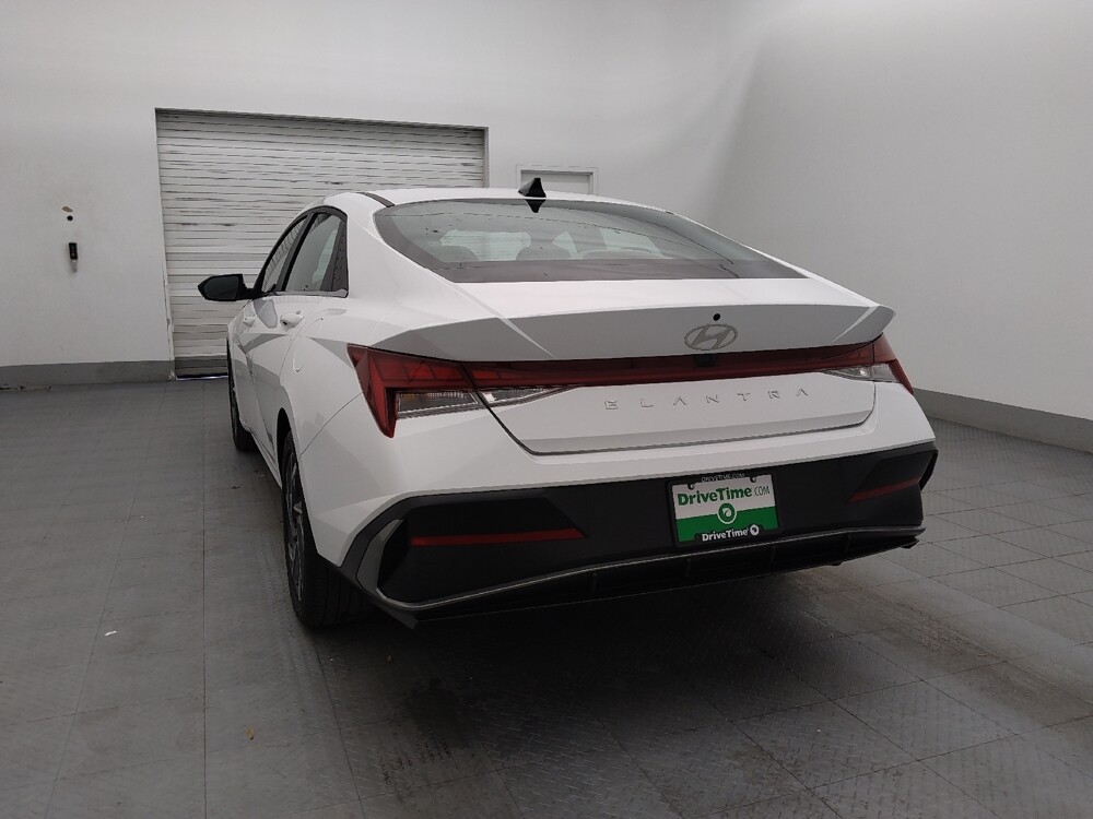 2025 Hyundai Elantra in Bradenton, FL 34207 - 18121957 6