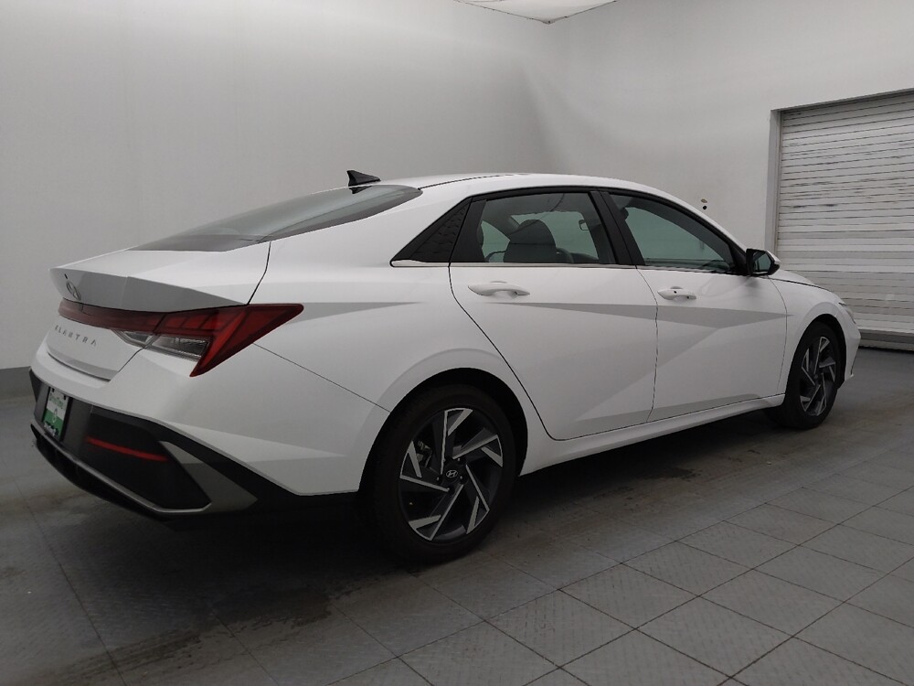 2025 Hyundai Elantra in Bradenton, FL 34207 - 18121957 10