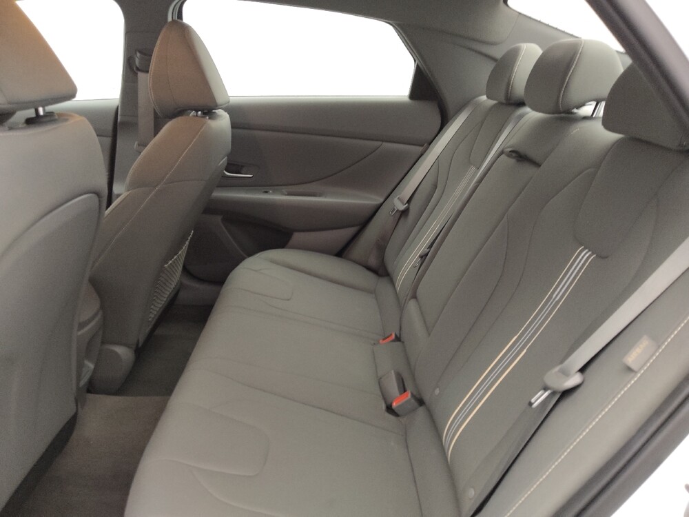 2025 Hyundai Elantra in Bradenton, FL 34207 - 18121957 18