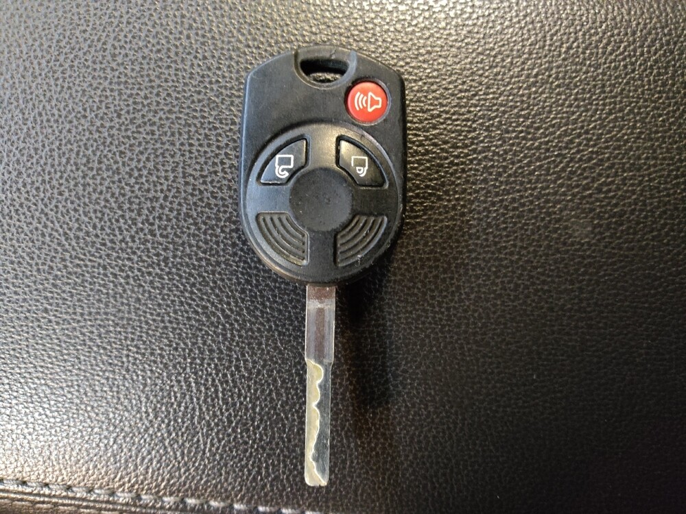 2018 Ford Escape in Charleston, SC 29414 - 18121969 32