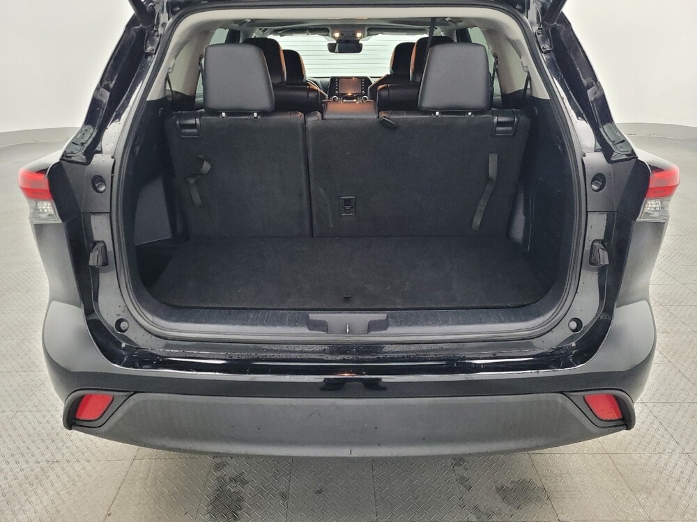 2021 Toyota Highlander in West Palm Beach, FL 33409 - 18121996 29