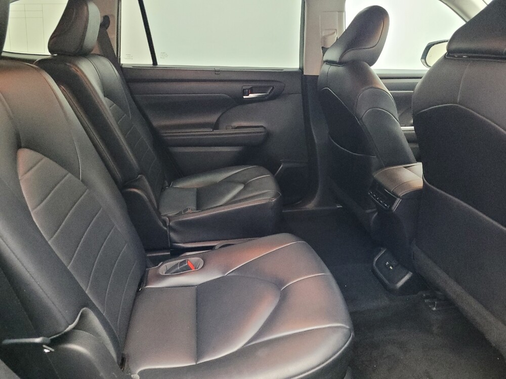 2021 Toyota Highlander in West Palm Beach, FL 33409 - 18121996 19