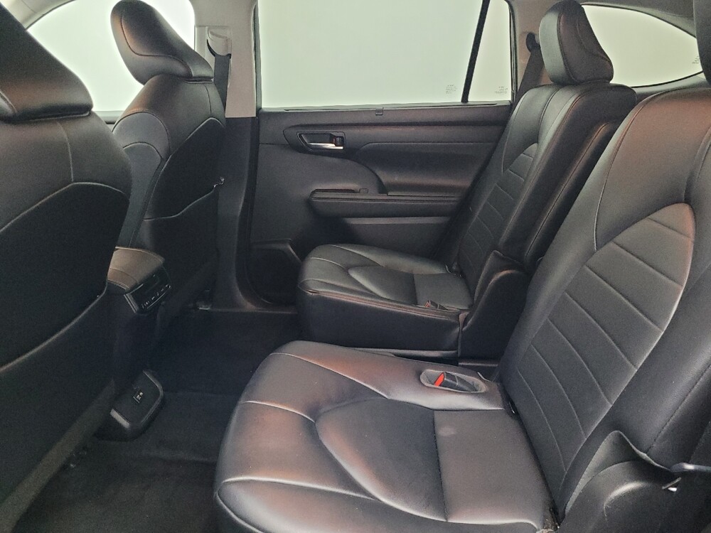 2021 Toyota Highlander in West Palm Beach, FL 33409 - 18121996 18