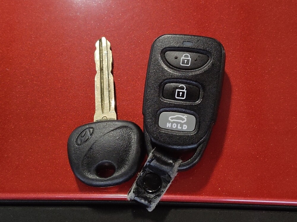 2019 Hyundai Elantra in Savannah, GA 31419 - 18121999 32