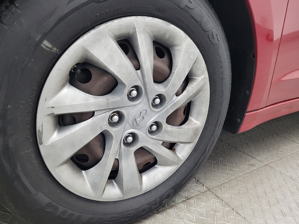 2019 Hyundai Elantra in Savannah, GA 31419 - 18121999 31