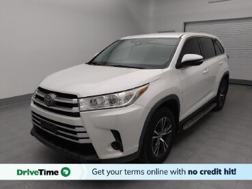 2019 Toyota Highlander in Gladstone, MO 64118