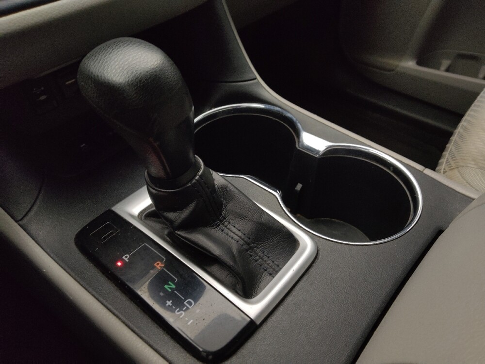 2019 Toyota Highlander in Gladstone, MO 64118 - 18122004 26