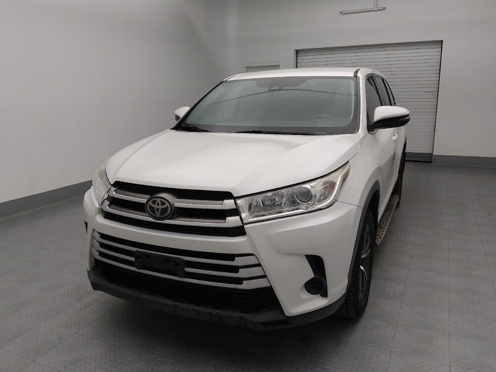 2019 Toyota Highlander in Gladstone, MO 64118 - 18122004 15