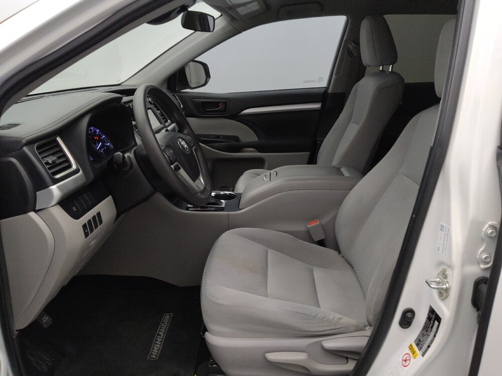 2019 Toyota Highlander in Gladstone, MO 64118 - 18122004 17