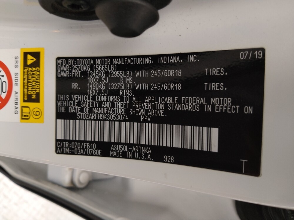 2019 Toyota Highlander in Gladstone, MO 64118 - 18122004 33