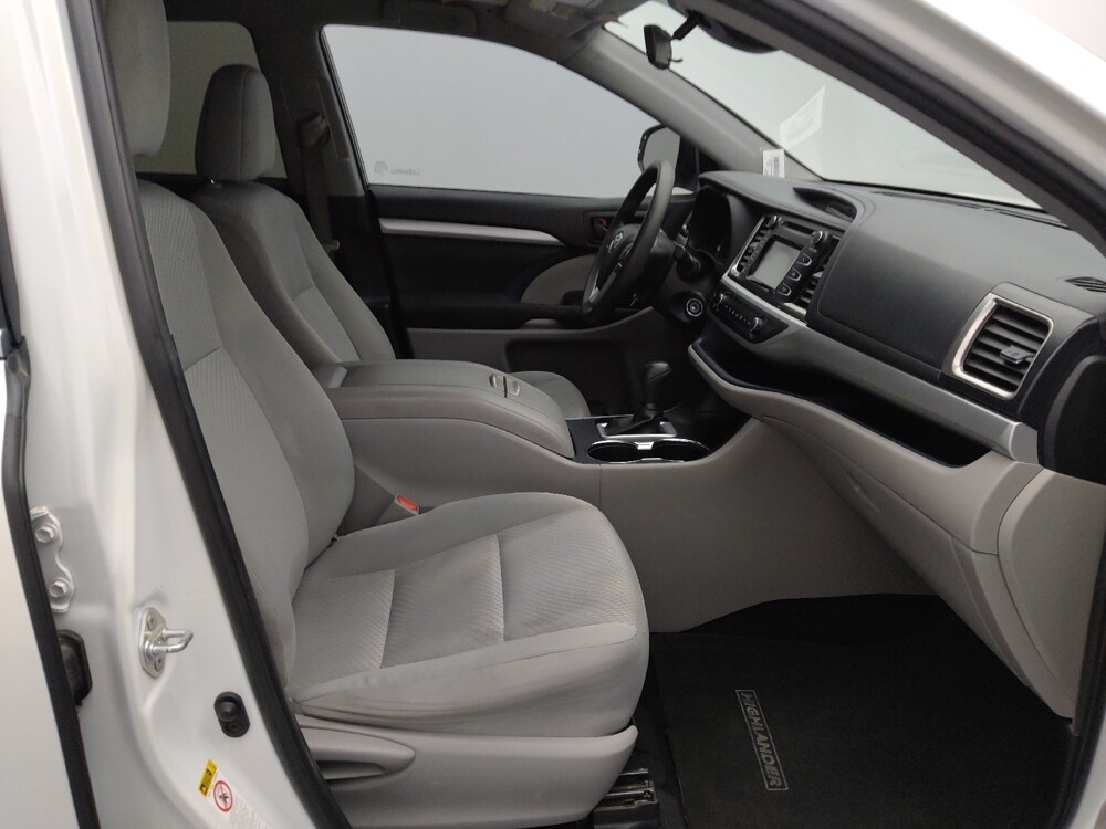 2019 Toyota Highlander in Gladstone, MO 64118 - 18122004 21