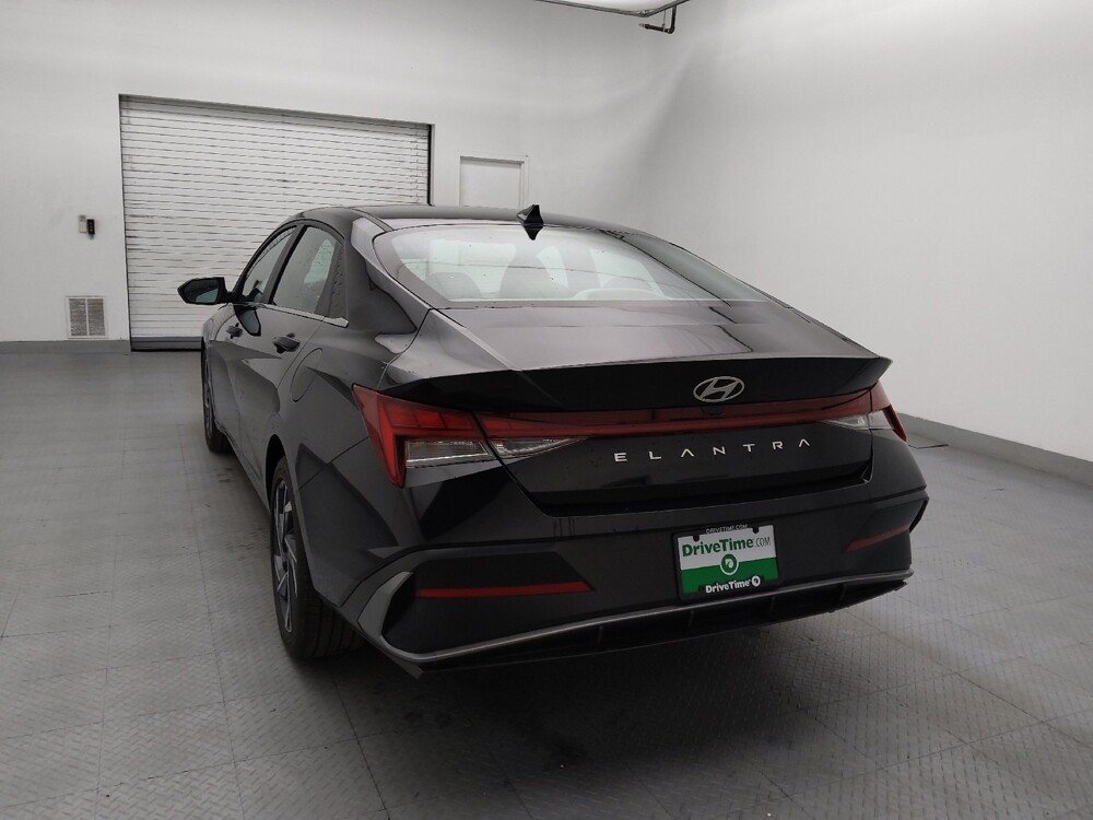 2025 Hyundai Elantra in Charleston, SC 29414 - 18122015 6