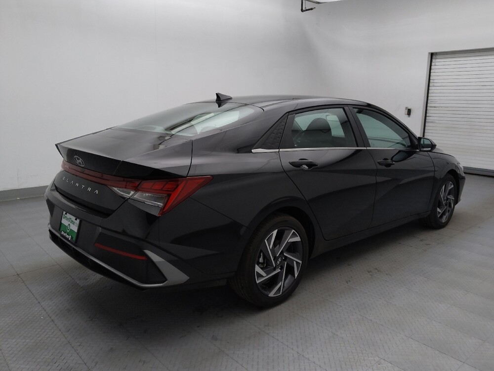 2025 Hyundai Elantra in Charleston, SC 29414 - 18122015 9