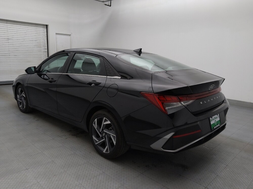 2025 Hyundai Elantra in Charleston, SC 29414 - 18122015 5