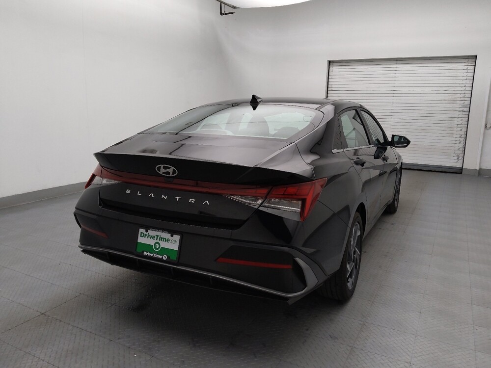 2025 Hyundai Elantra in Charleston, SC 29414 - 18122015 7