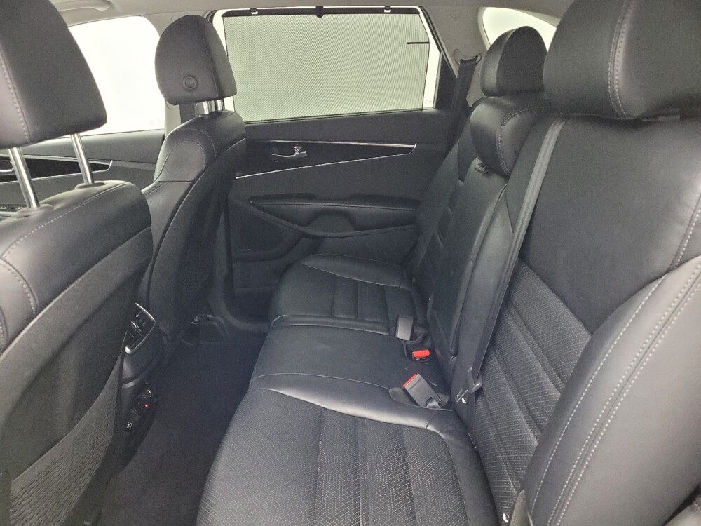 2019 Kia Sorento in Greenville, SC 29607 - 18122019 18