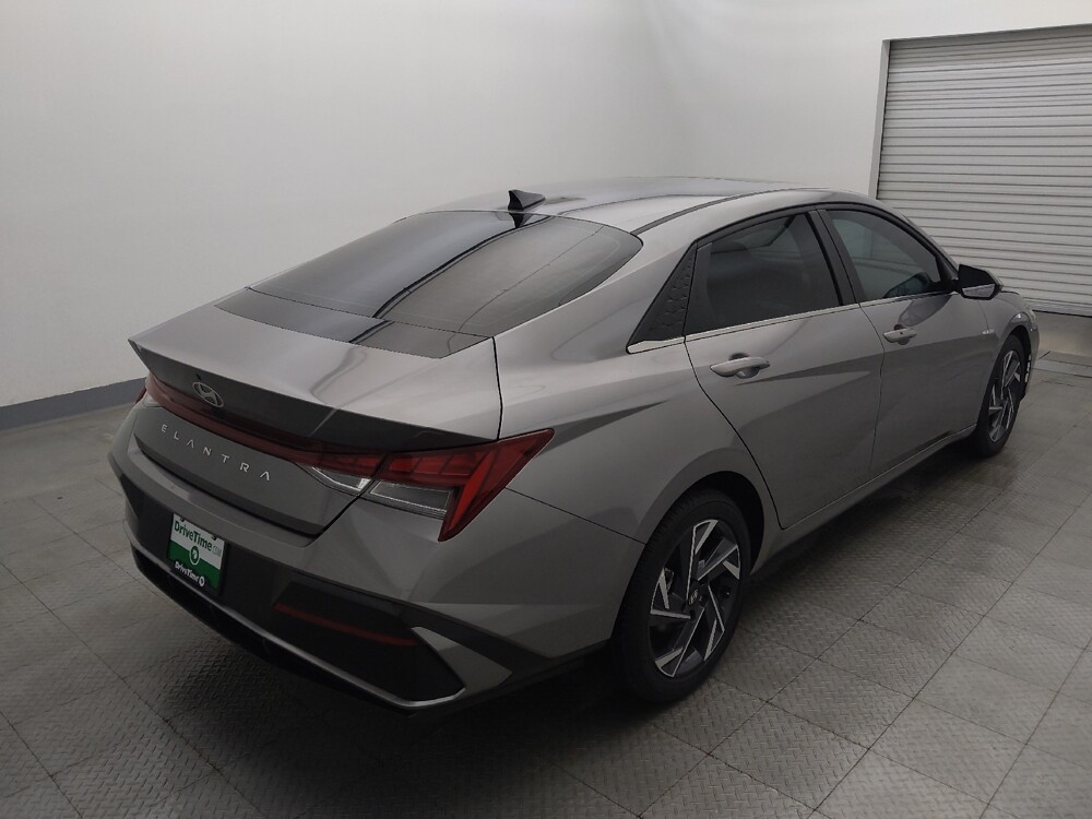 2024 Hyundai Elantra in Houston, TX 77074 - 18122075 9