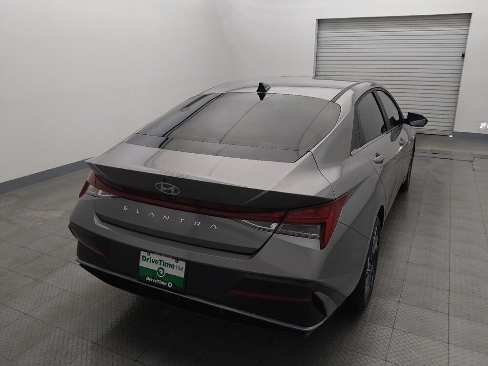 2024 Hyundai Elantra in Houston, TX 77074 - 18122075 7