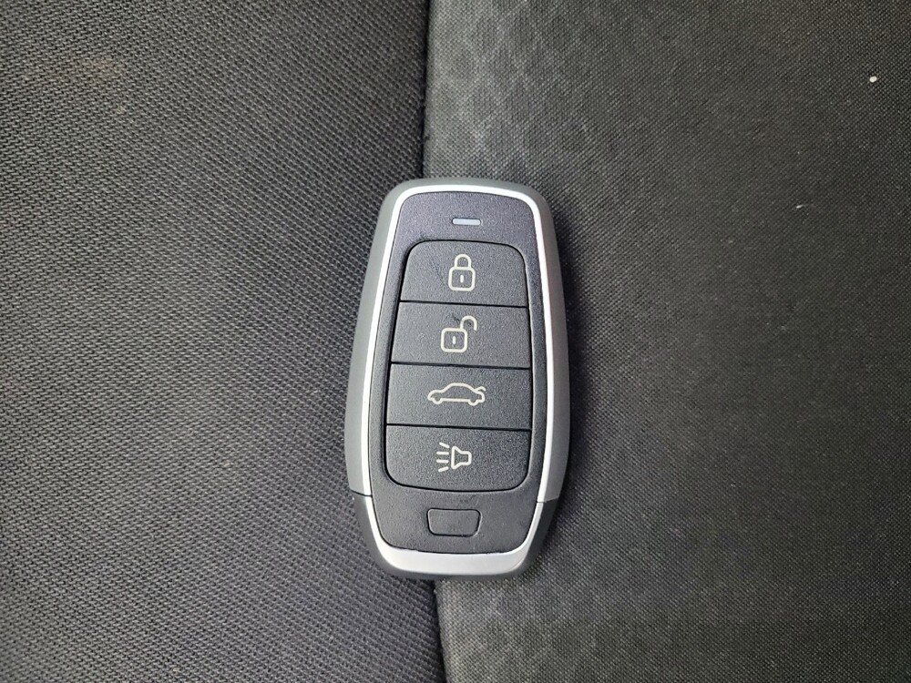 2017 Chevrolet Malibu in St. Louis, MO 63136 - 18122088 32