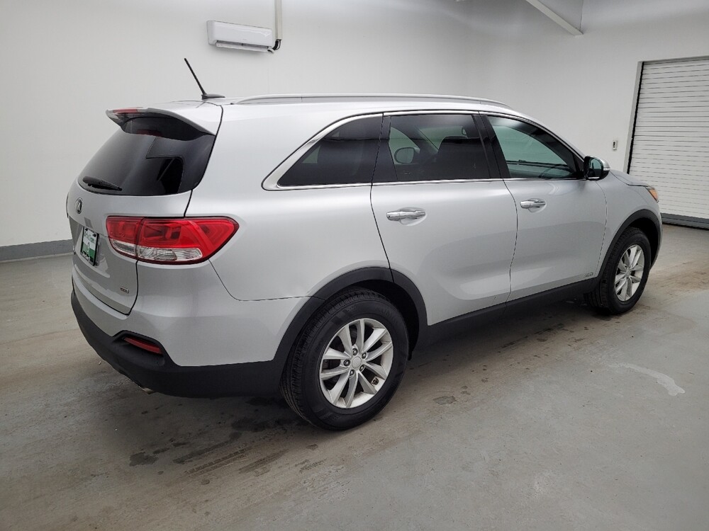 2017 Kia Sorento in Cincinnati, OH 45255 - 18122092 10