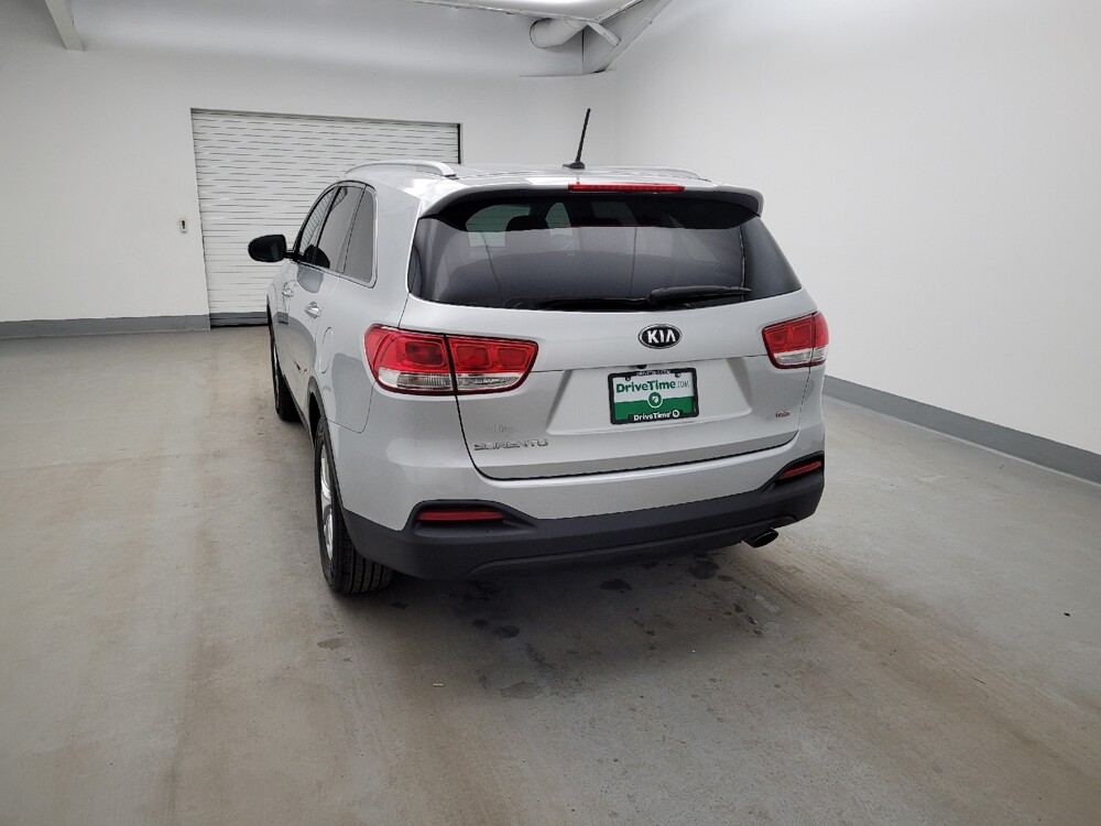 2017 Kia Sorento in Cincinnati, OH 45255 - 18122092 6