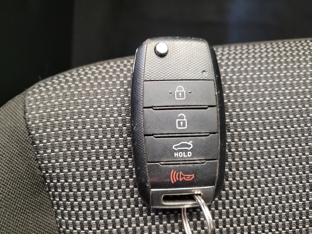 2017 Kia Forte in Columbus, OH 43228 - 18122101 32