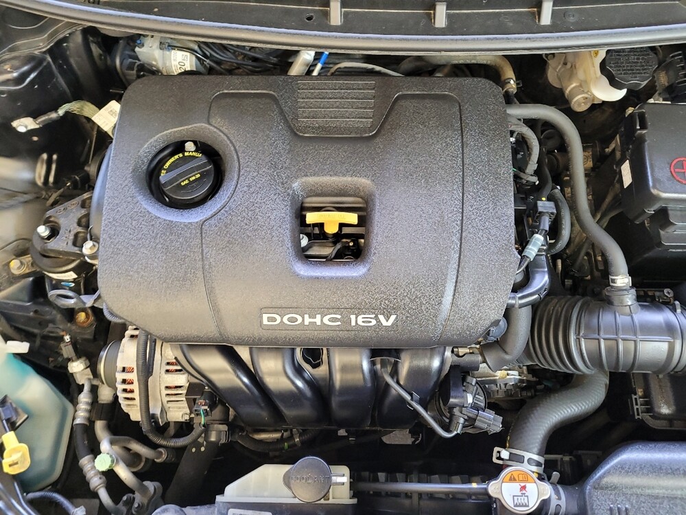 2017 Kia Forte in Columbus, OH 43228 - 18122101 30