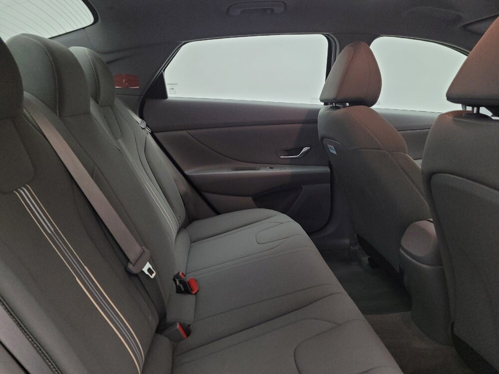 2023 Hyundai Elantra in Columbus, OH 43228 - 18122102 19