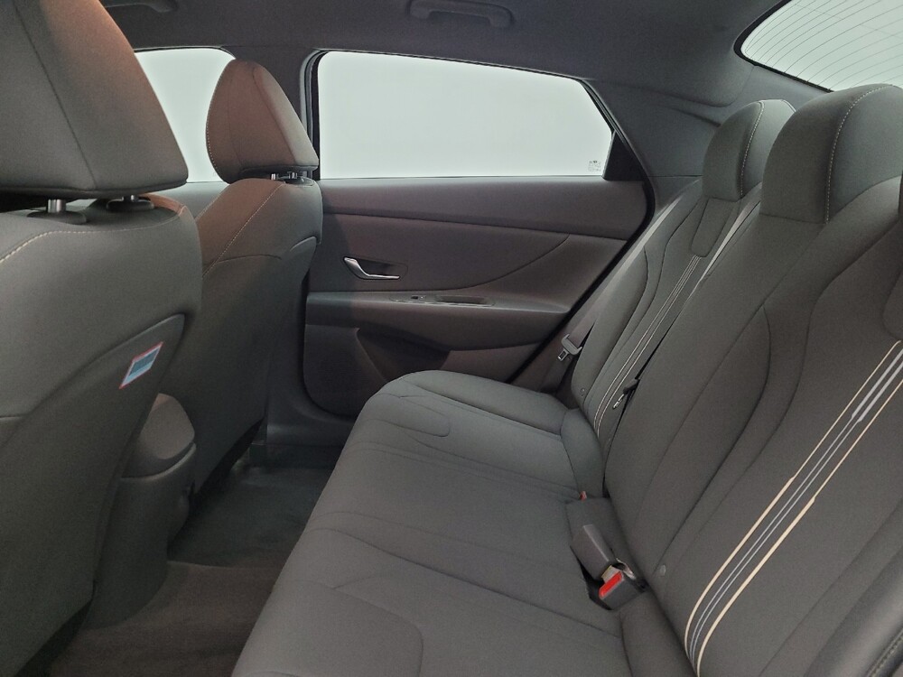 2023 Hyundai Elantra in Columbus, OH 43228 - 18122102 18