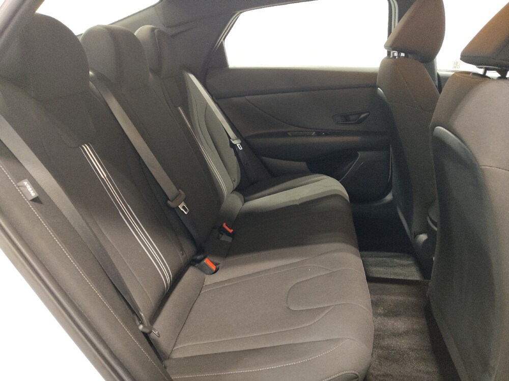 2025 Hyundai Elantra in Columbus, OH 43231 - 18122108 19