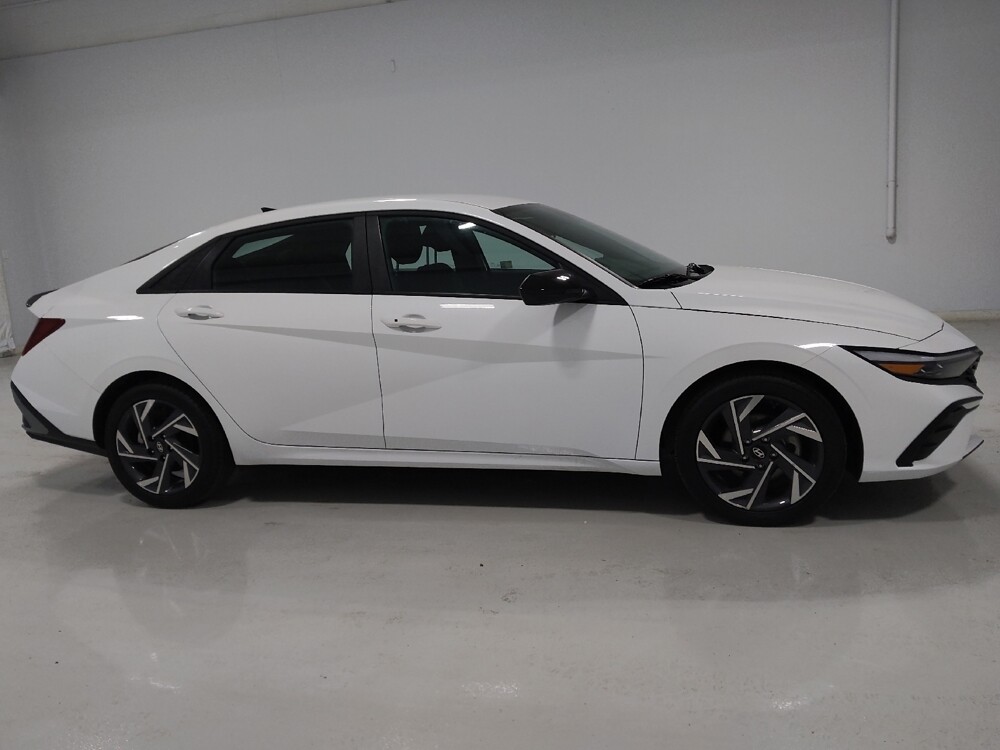 2025 Hyundai Elantra in Columbus, OH 43231 - 18122108 11