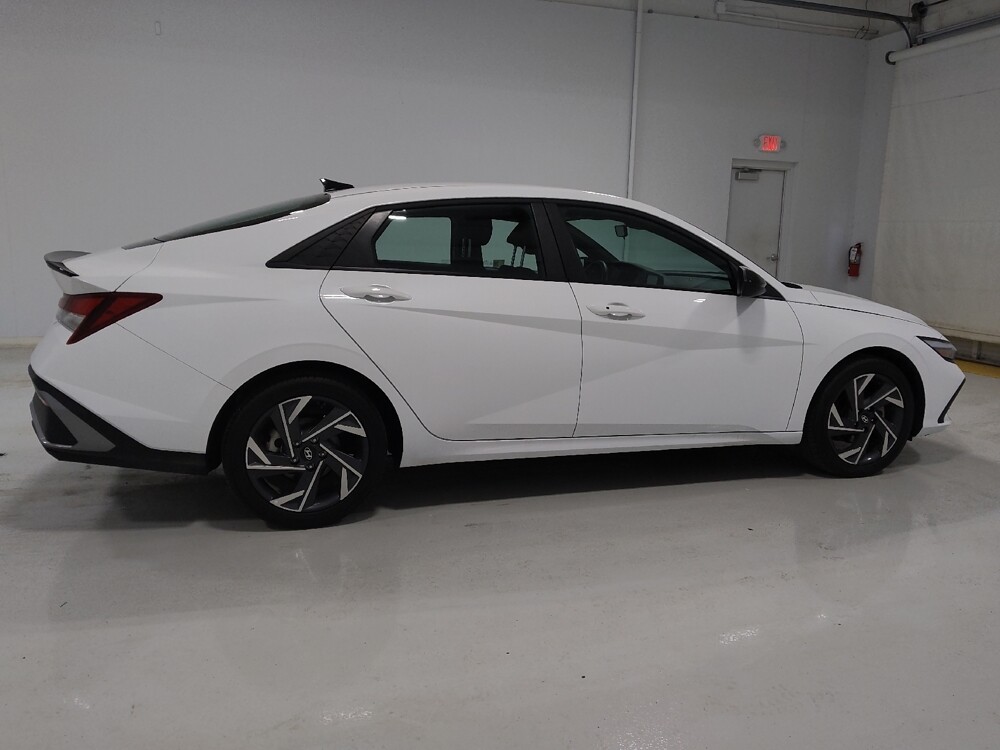 2025 Hyundai Elantra in Columbus, OH 43231 - 18122108 10