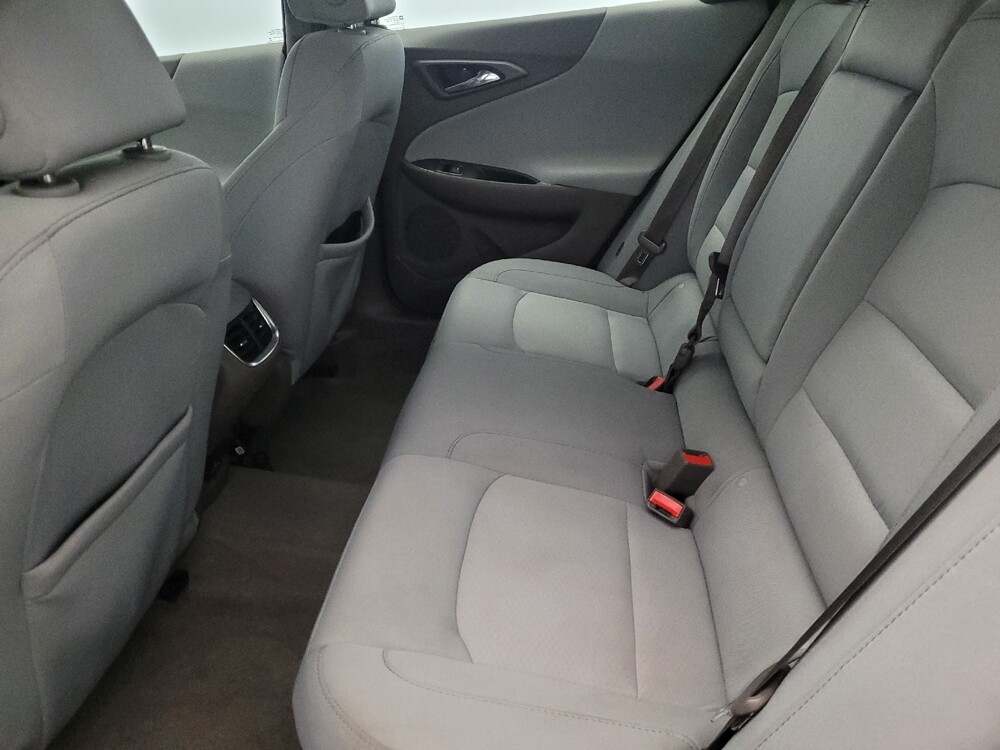 2018 Chevrolet Malibu in Owings Mills, MD 21117 - 18122135 18