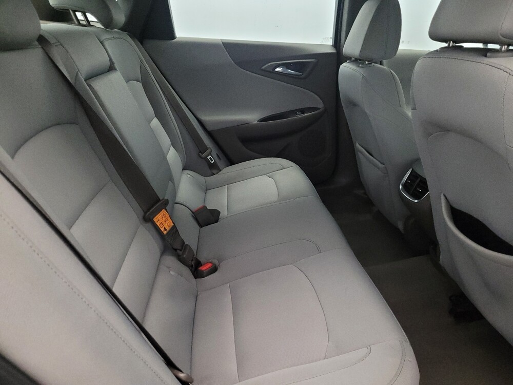 2018 Chevrolet Malibu in Owings Mills, MD 21117 - 18122135 19