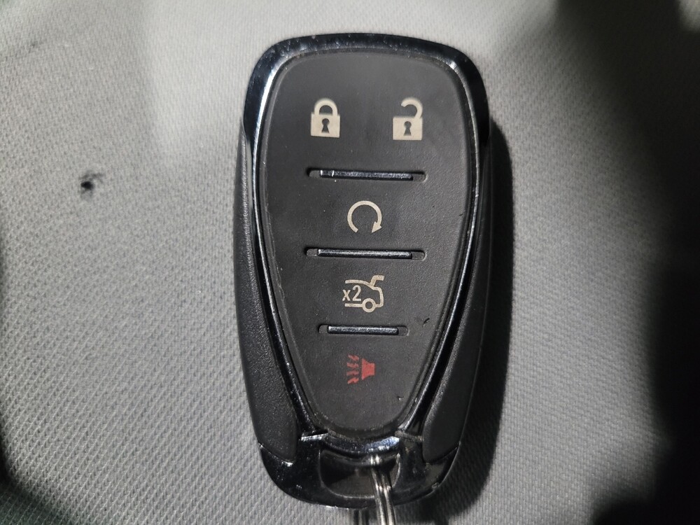 2018 Chevrolet Malibu in Owings Mills, MD 21117 - 18122135 32