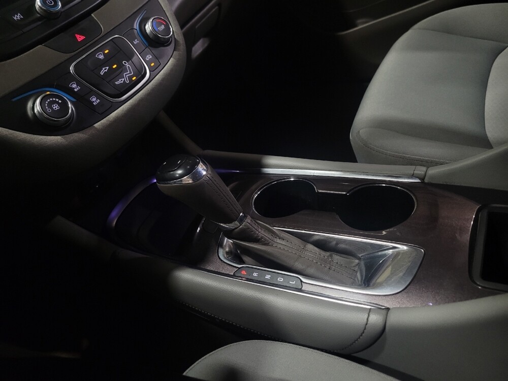 2018 Chevrolet Malibu in Owings Mills, MD 21117 - 18122135 26