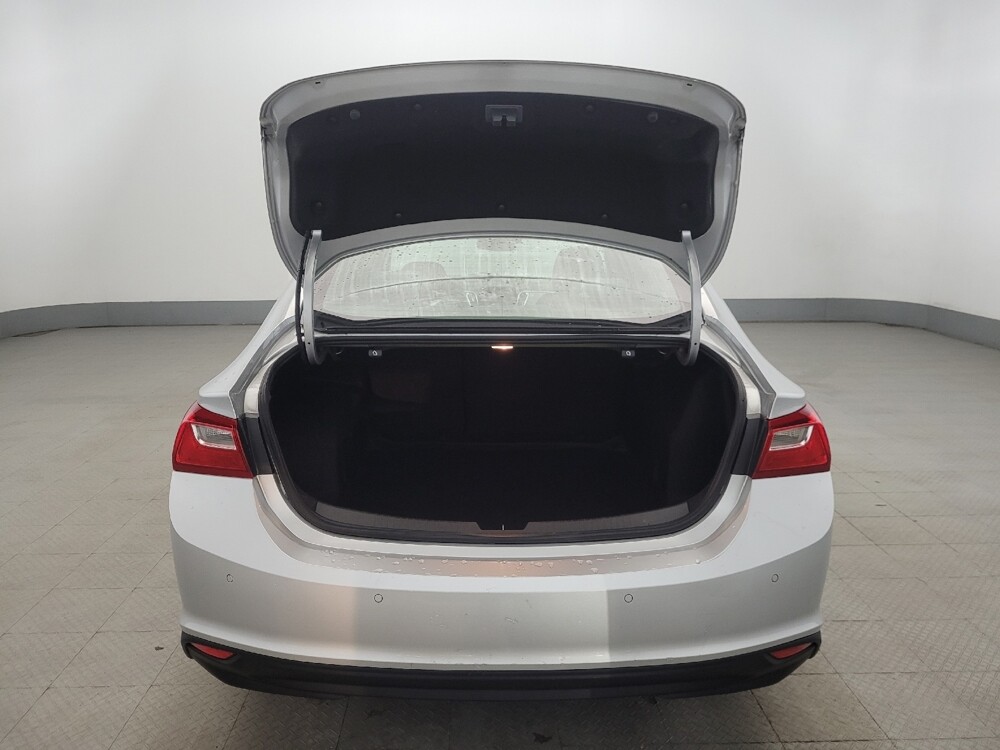 2018 Chevrolet Malibu in Owings Mills, MD 21117 - 18122135 29