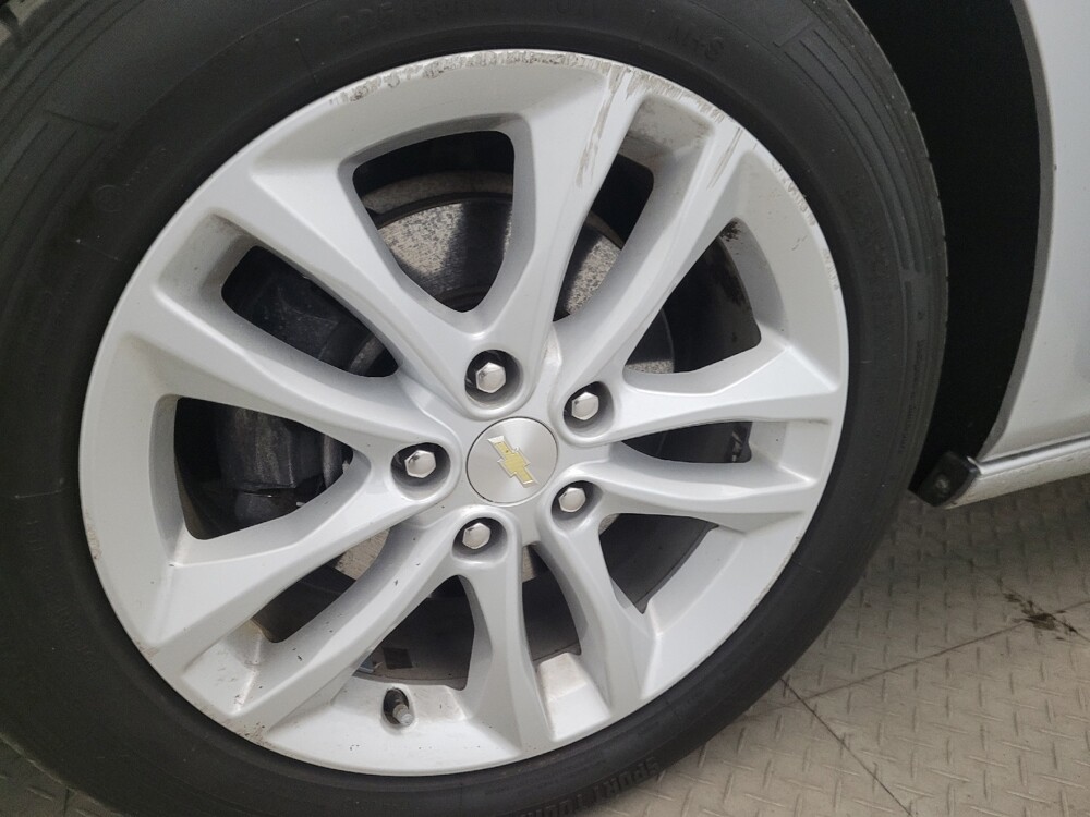 2018 Chevrolet Malibu in Owings Mills, MD 21117 - 18122135 31