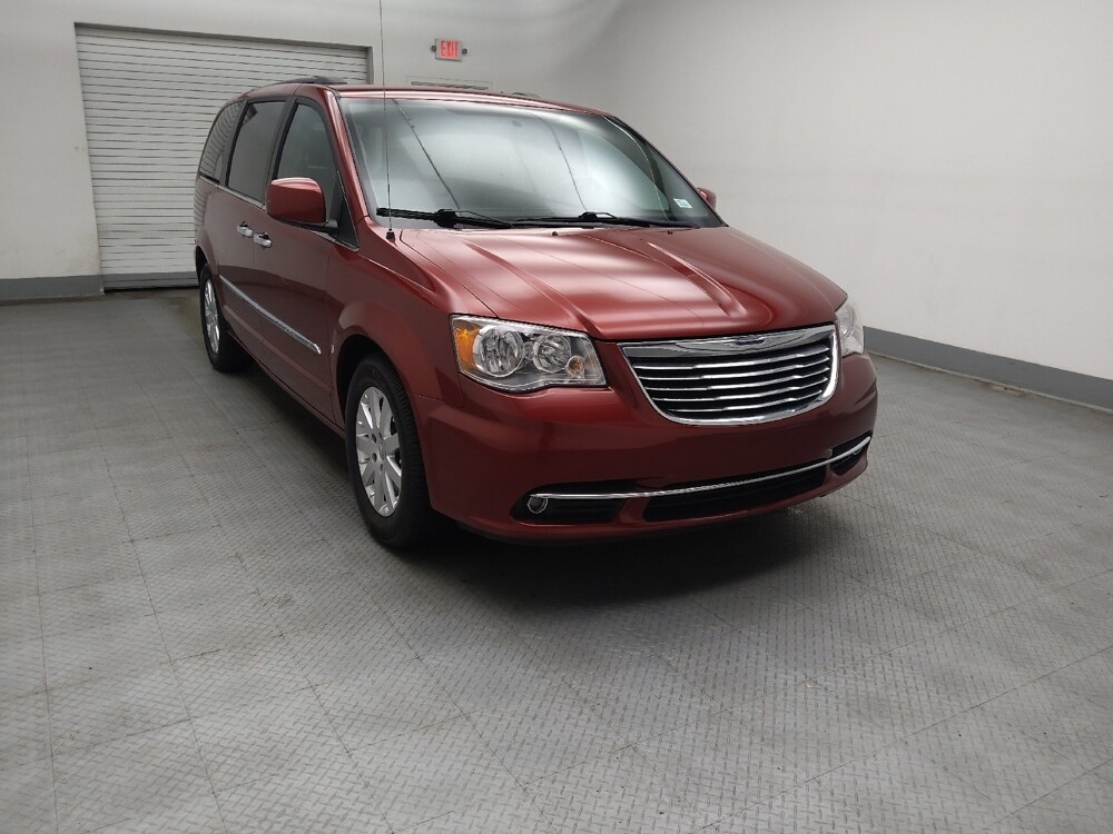 2016 Chrysler Town & Country in Lombard, IL 60148 - 18122211 13