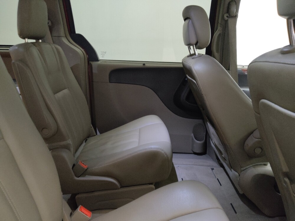 2016 Chrysler Town & Country in Lombard, IL 60148 - 18122211 19