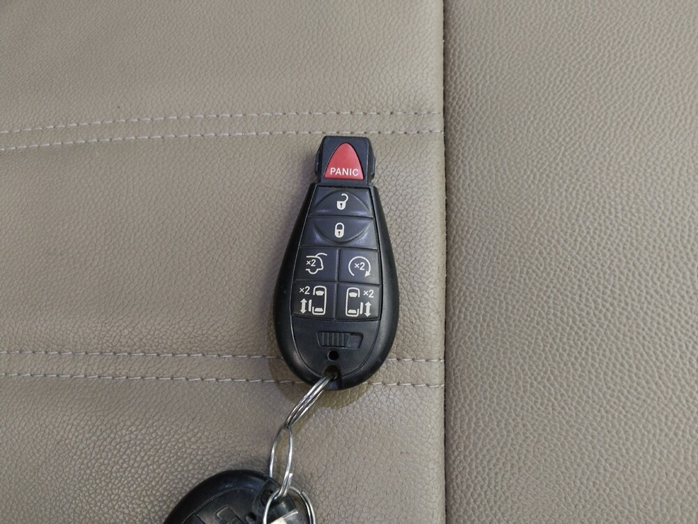 2016 Chrysler Town & Country in Lombard, IL 60148 - 18122211 32