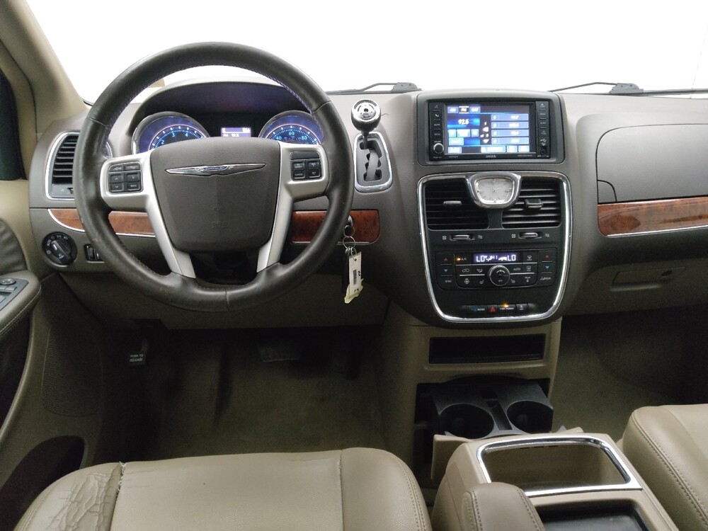 2016 Chrysler Town & Country in Lombard, IL 60148 - 18122211 22