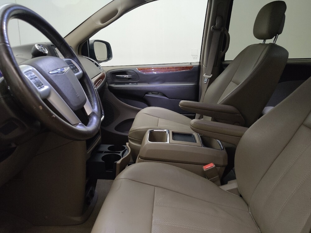 2016 Chrysler Town & Country in Lombard, IL 60148 - 18122211 17