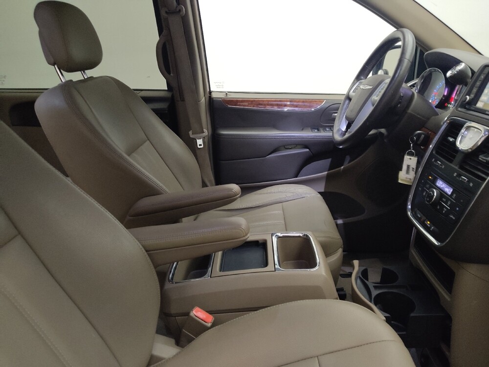 2016 Chrysler Town & Country in Lombard, IL 60148 - 18122211 21