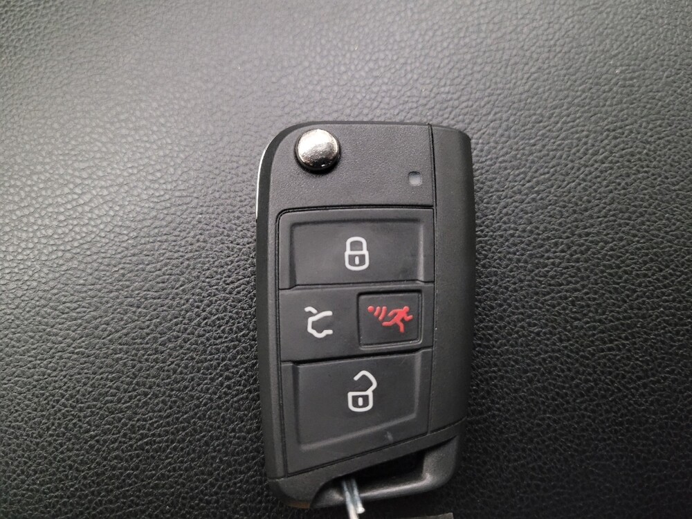 2021 Volkswagen Atlas in Downey, CA 90241 - 18122241 32