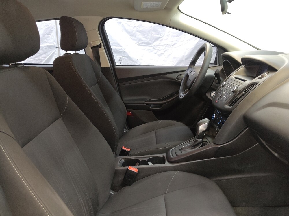 2017 Ford Focus in Fairfield, OH 45014 - 18122265 21