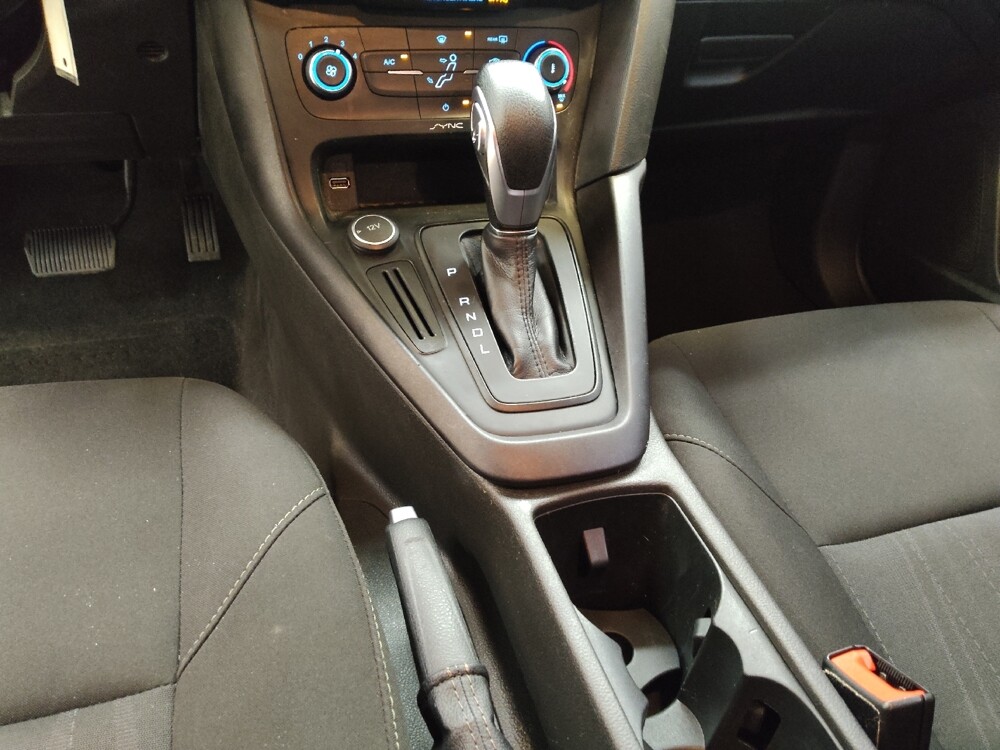 2017 Ford Focus in Fairfield, OH 45014 - 18122265 26