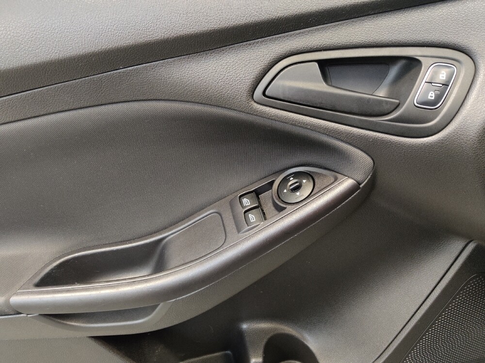 2017 Ford Focus in Fairfield, OH 45014 - 18122265 27