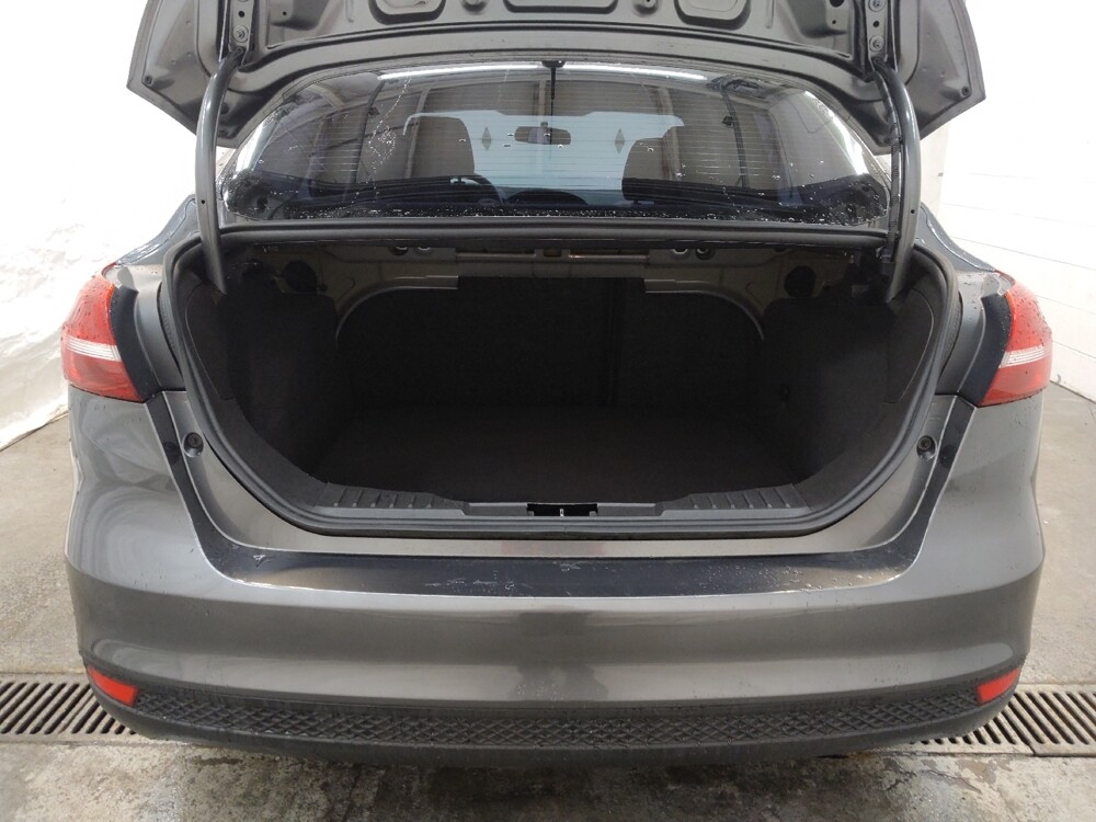 2017 Ford Focus in Fairfield, OH 45014 - 18122265 29